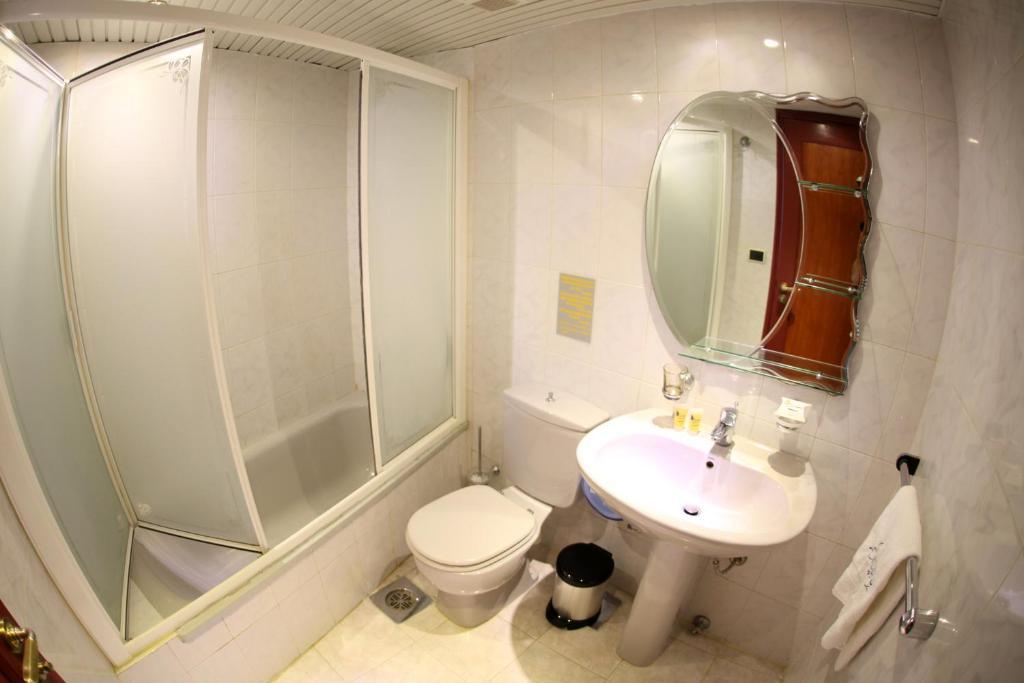 Sawary Beach Hotel Batroûn Oda fotoğraf