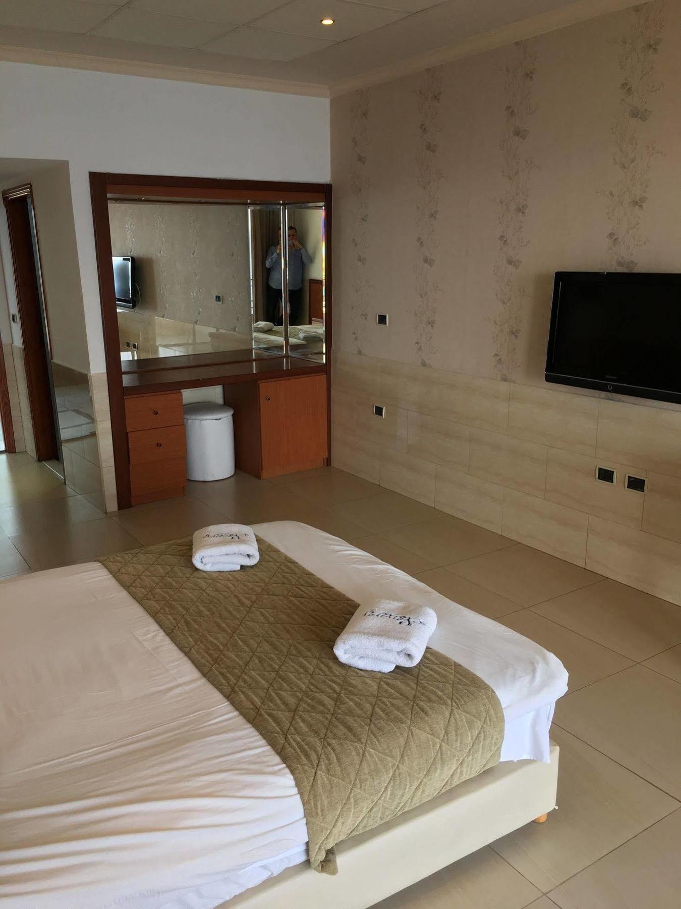 Sawary Beach Hotel Batroûn Dış mekan fotoğraf