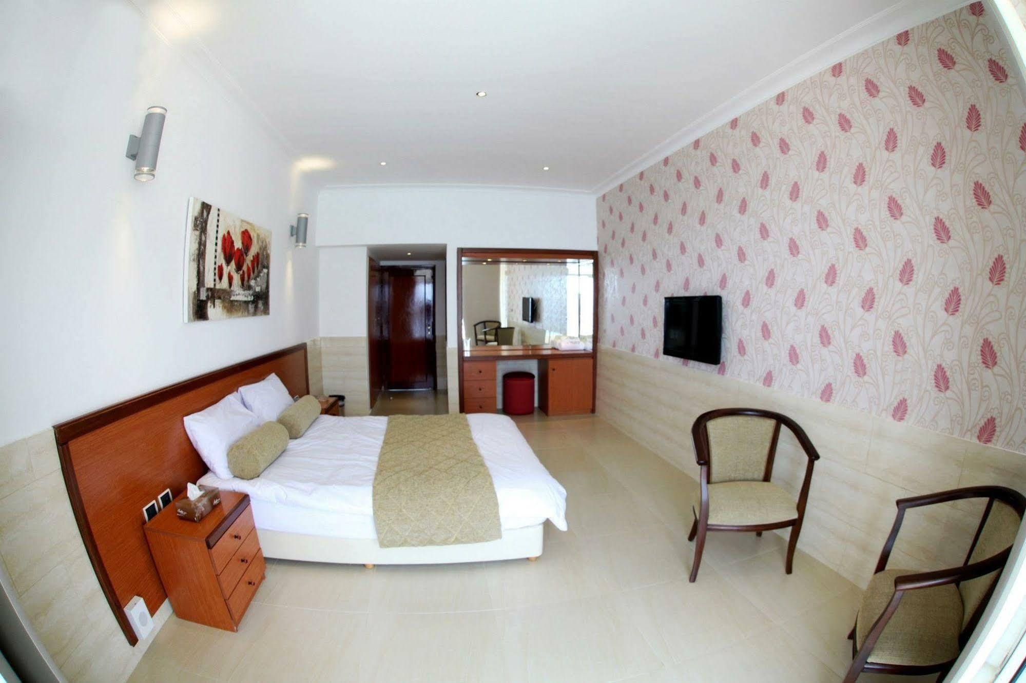 Sawary Beach Hotel Batroûn Dış mekan fotoğraf